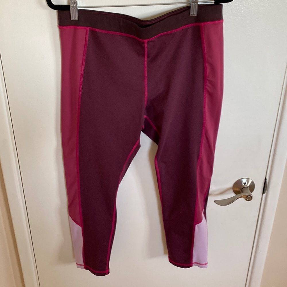 Lou & Grey -Pink/Red Color blocked -7/8 Leggings- Size LARGE